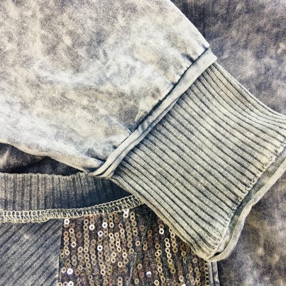 NWT. Comfortable & Stylish! Clotheshead Blue V-Neck Pullover Top - Picture 9 of 13